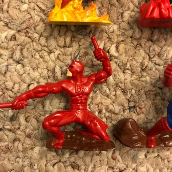 Set of 10 Marvel figurines (I found Iron Man and Wolverine) - Picture 7 of 9